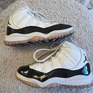 Jordan 11 Retro size kids 13. Light pink bottom